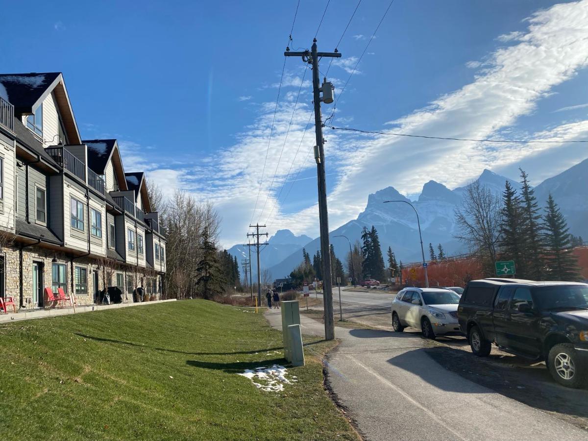 Brand New 2Br Condo With Outdoor Swimming Pool And Hot Tub Canmore Eksteriør bilde