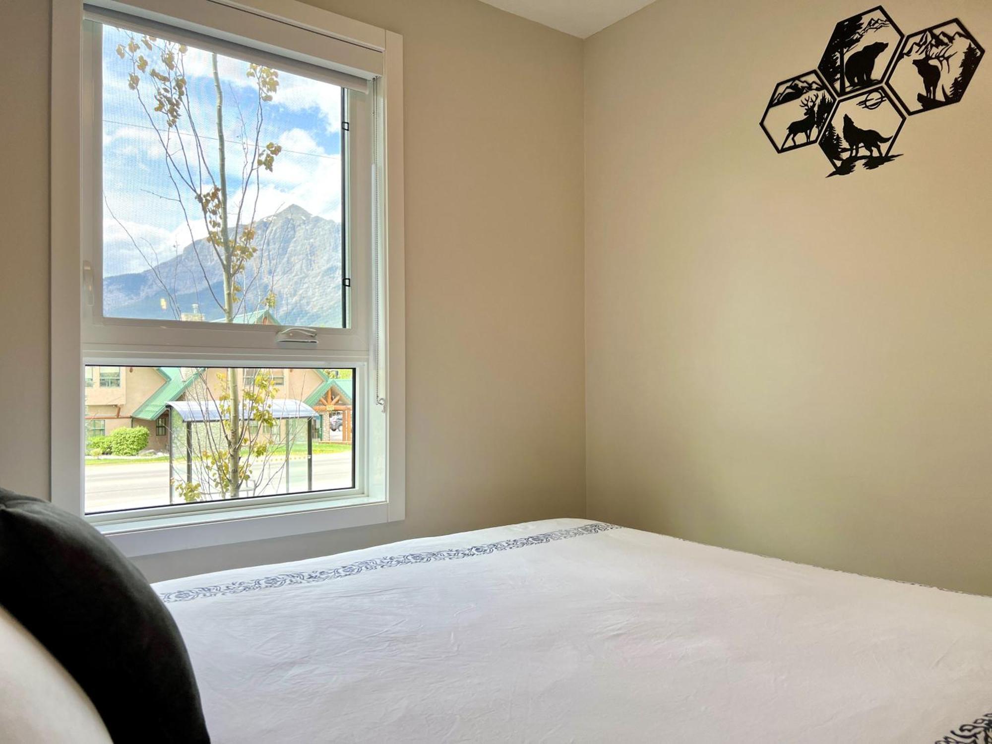 Brand New 2Br Condo With Outdoor Swimming Pool And Hot Tub Canmore Eksteriør bilde