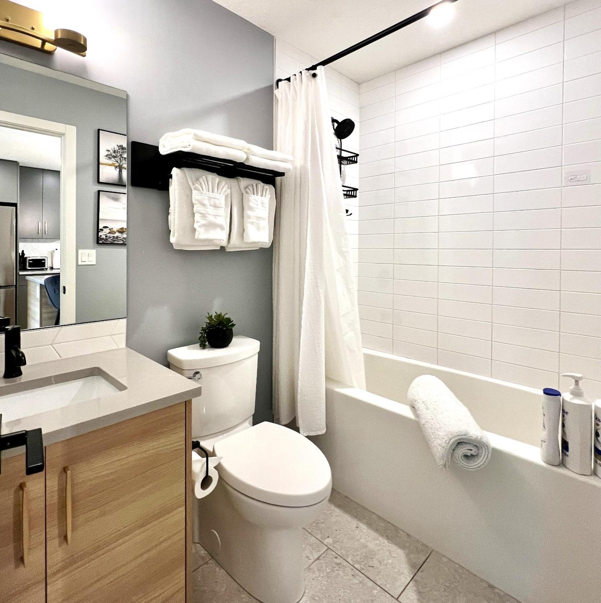 Brand New 2Br Condo With Outdoor Swimming Pool And Hot Tub Canmore Eksteriør bilde