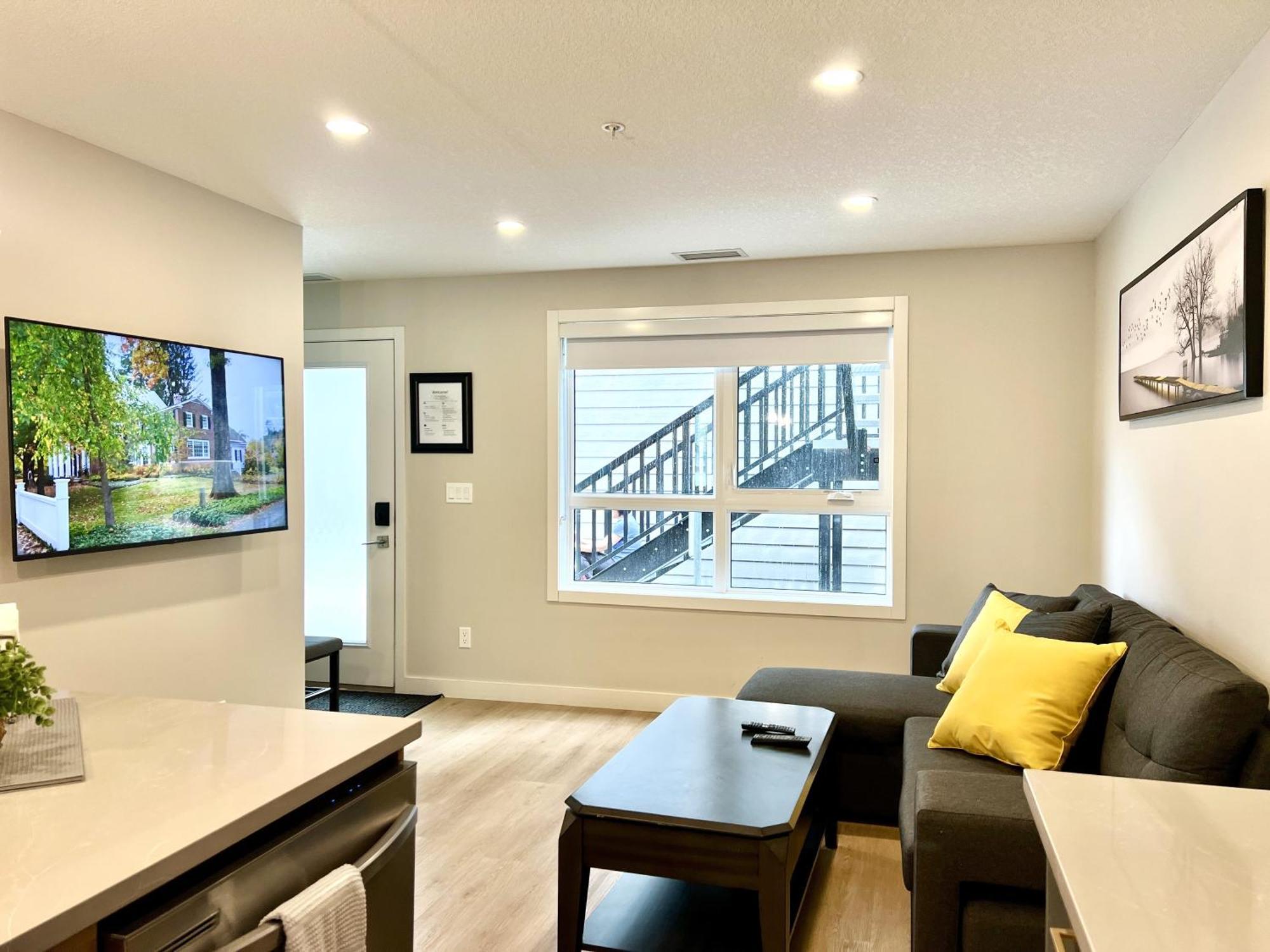 Brand New 2Br Condo With Outdoor Swimming Pool And Hot Tub Canmore Eksteriør bilde